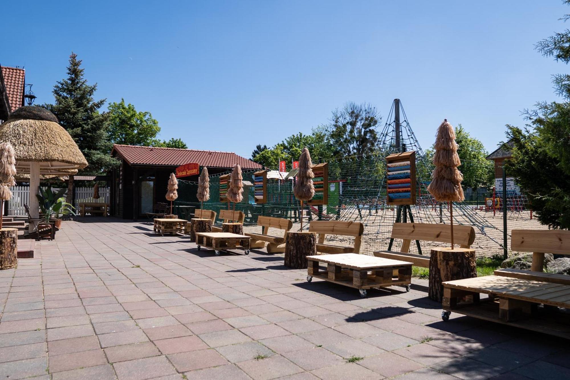 Zajazd W Biskupinie Exterior foto